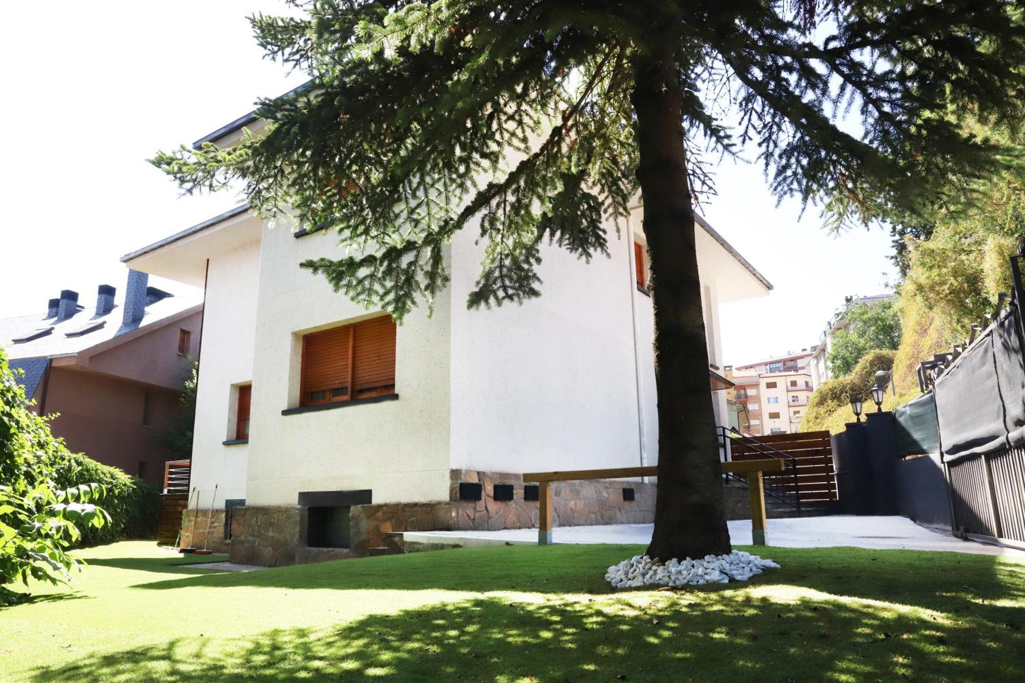 Villa San Lure Хака Екстер'єр фото